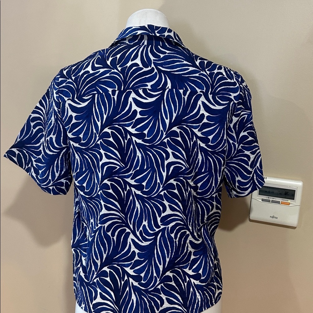 H&M Blue and White Patterned Top - Picture 3 of 9